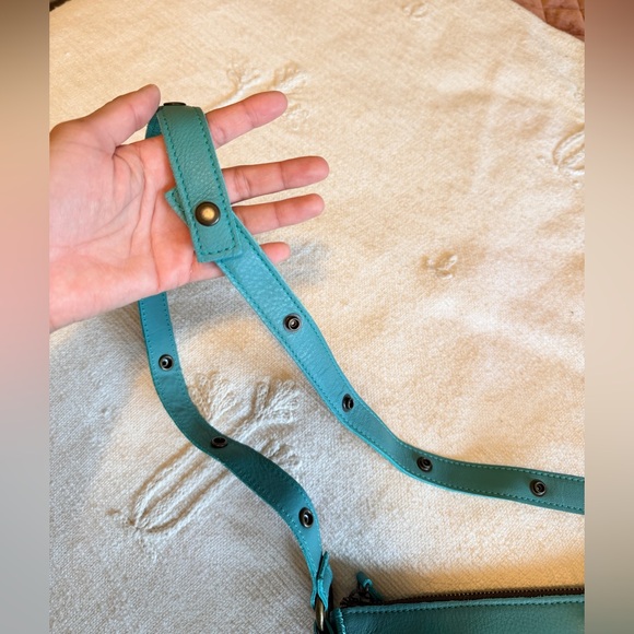 Lyons Teal Leather Biggie Bee Crossbody Sling Bag Purse 1.5L - Picture 5 of 16